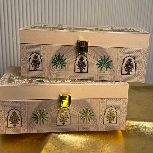 The Royal Courtyard Box