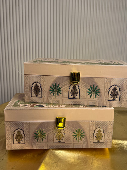 The Royal Courtyard Box