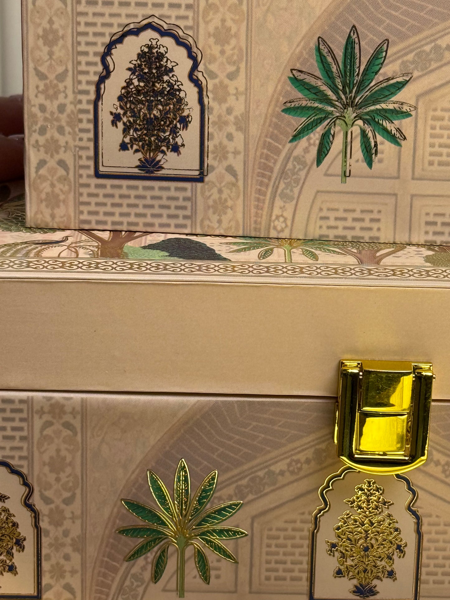 The Royal Courtyard Box