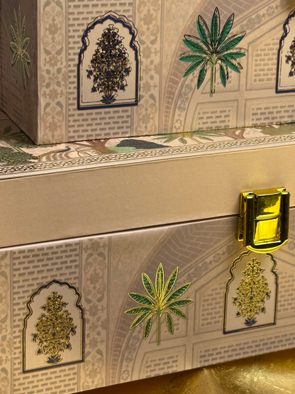 The Royal Courtyard Box